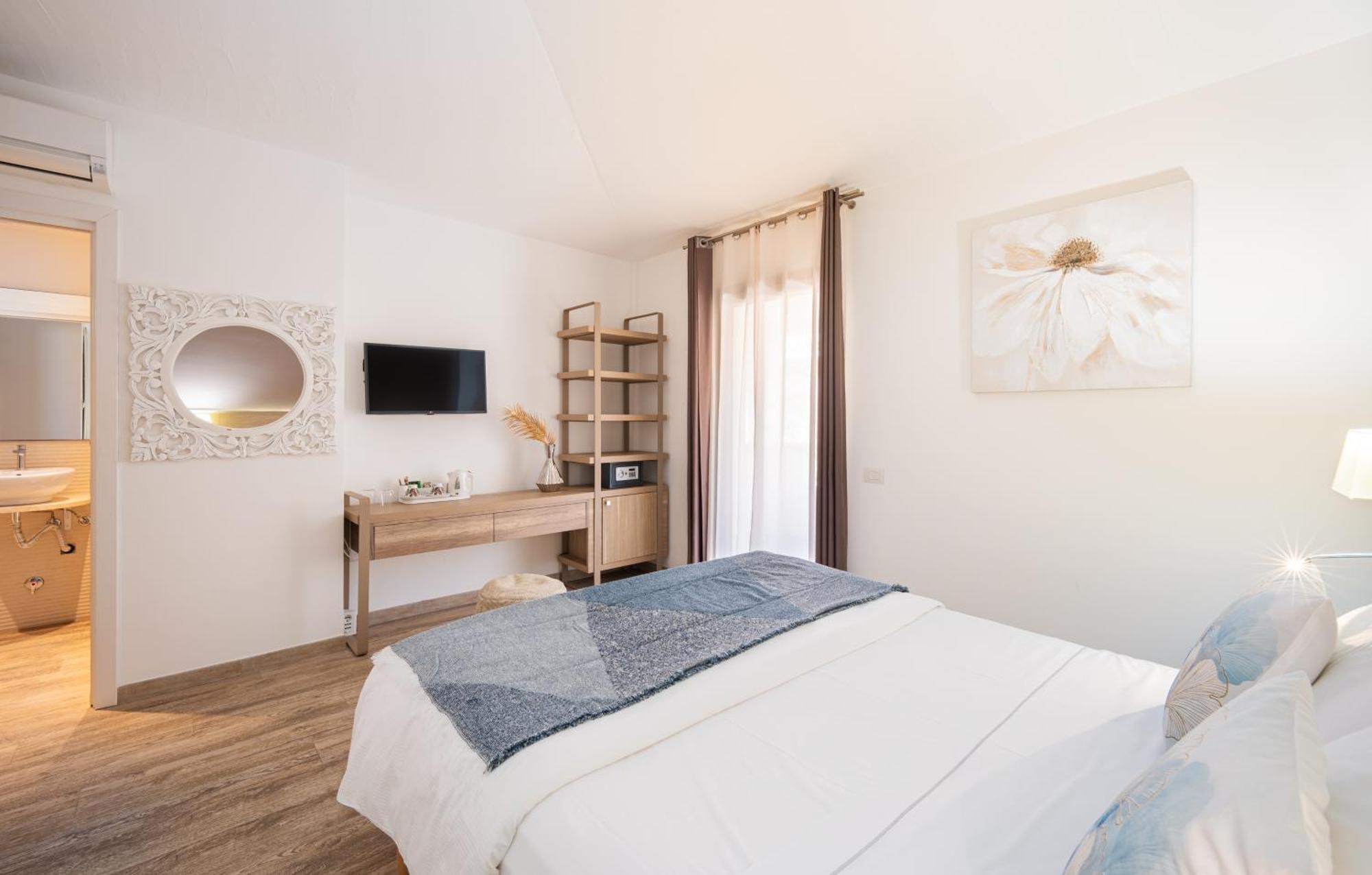 Suimi'S Hotel Villasimius Buitenkant foto