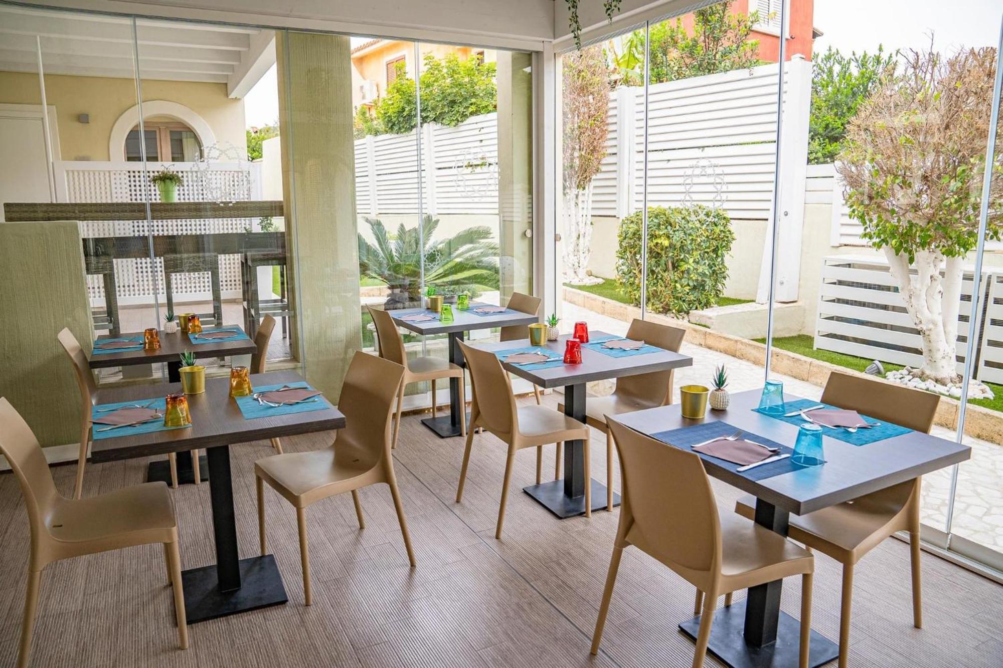 Suimi'S Hotel Villasimius Buitenkant foto